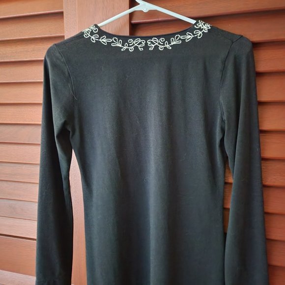 Gap • Embroidered Black Tunic Top, Small - Picture 2 of 4